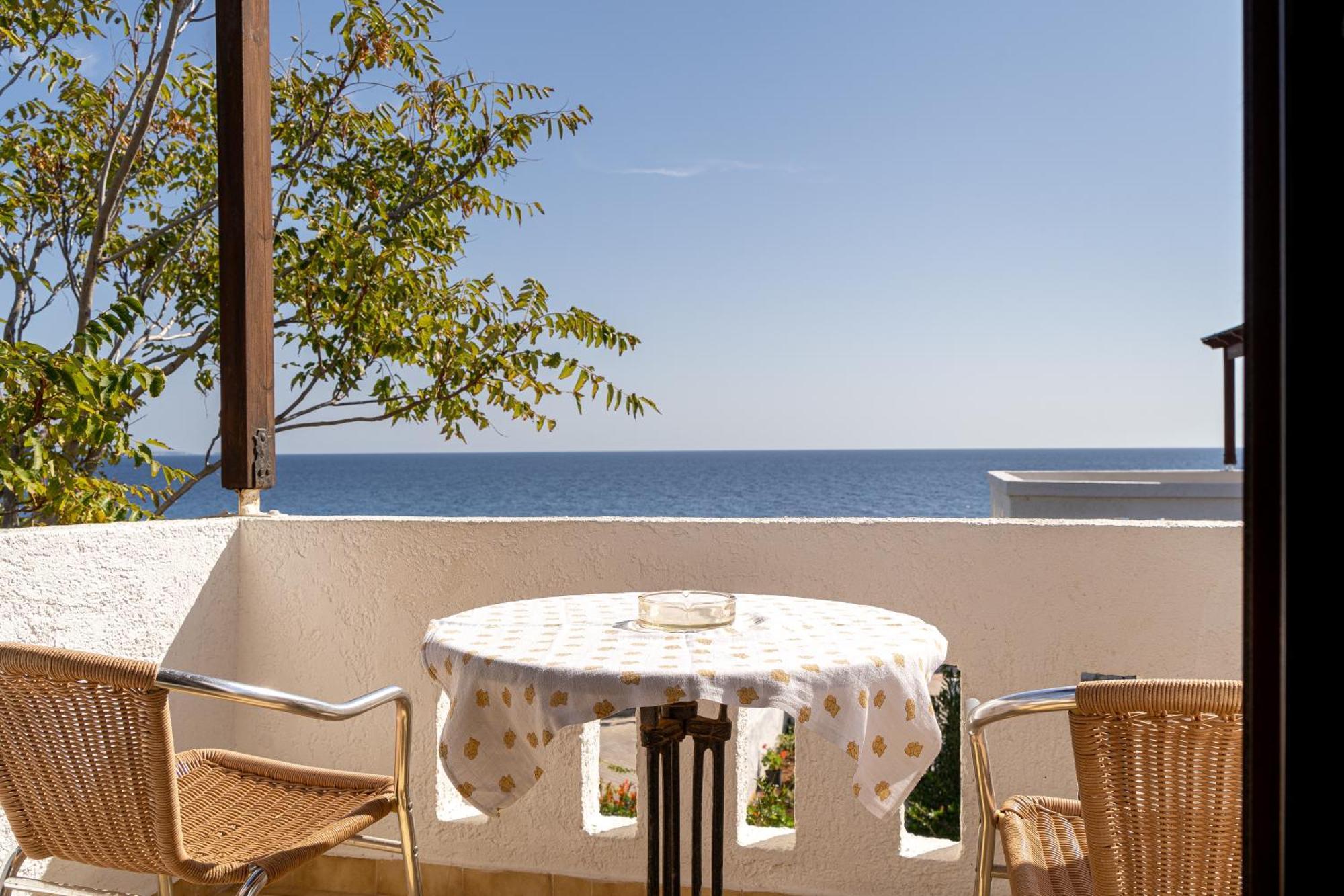 Akrotiri Apartments Makrýgialos 외부 사진